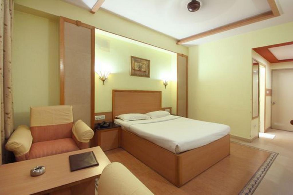 מייזור Hotel Roopa מראה חיצוני תמונה