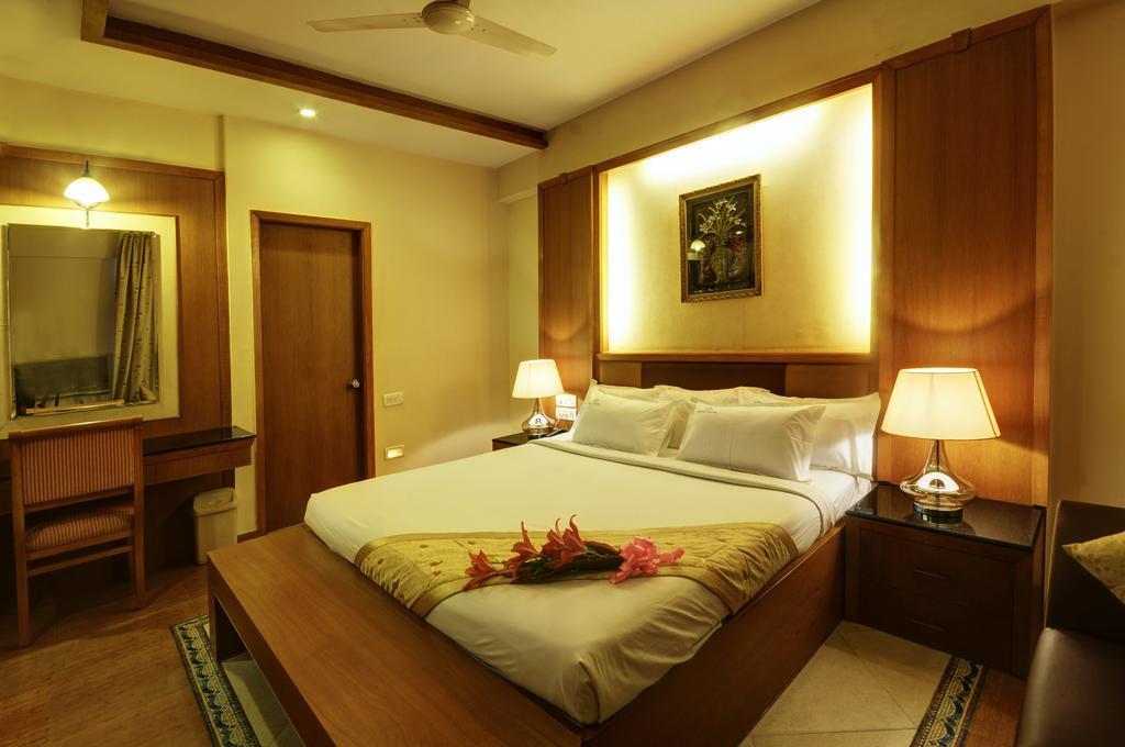 מייזור Hotel Roopa מראה חיצוני תמונה
