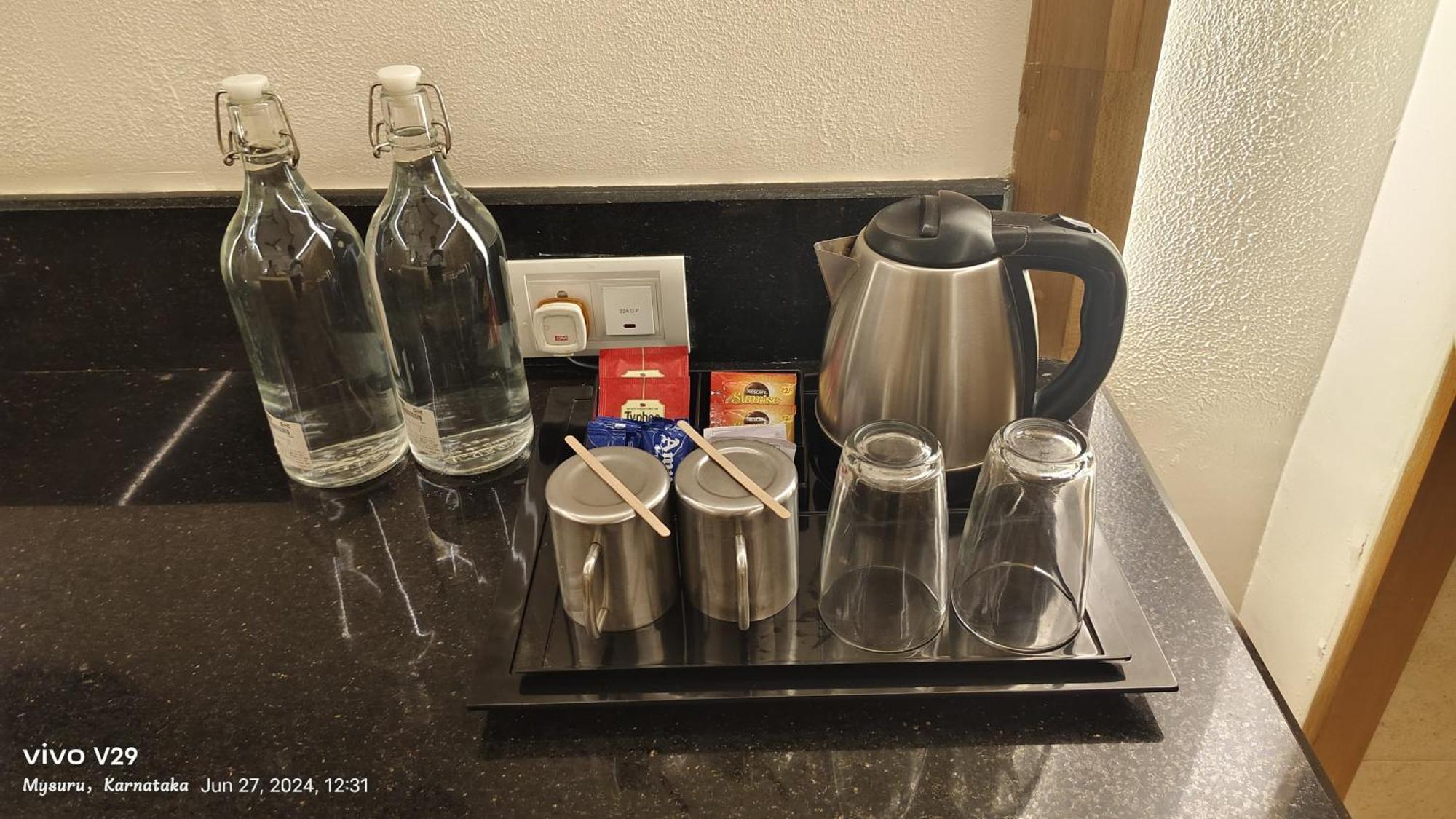 מייזור Hotel Roopa מראה חיצוני תמונה
