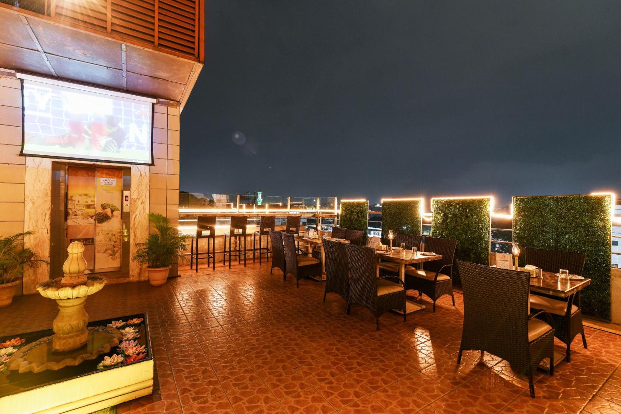 מייזור Hotel Roopa מראה חיצוני תמונה