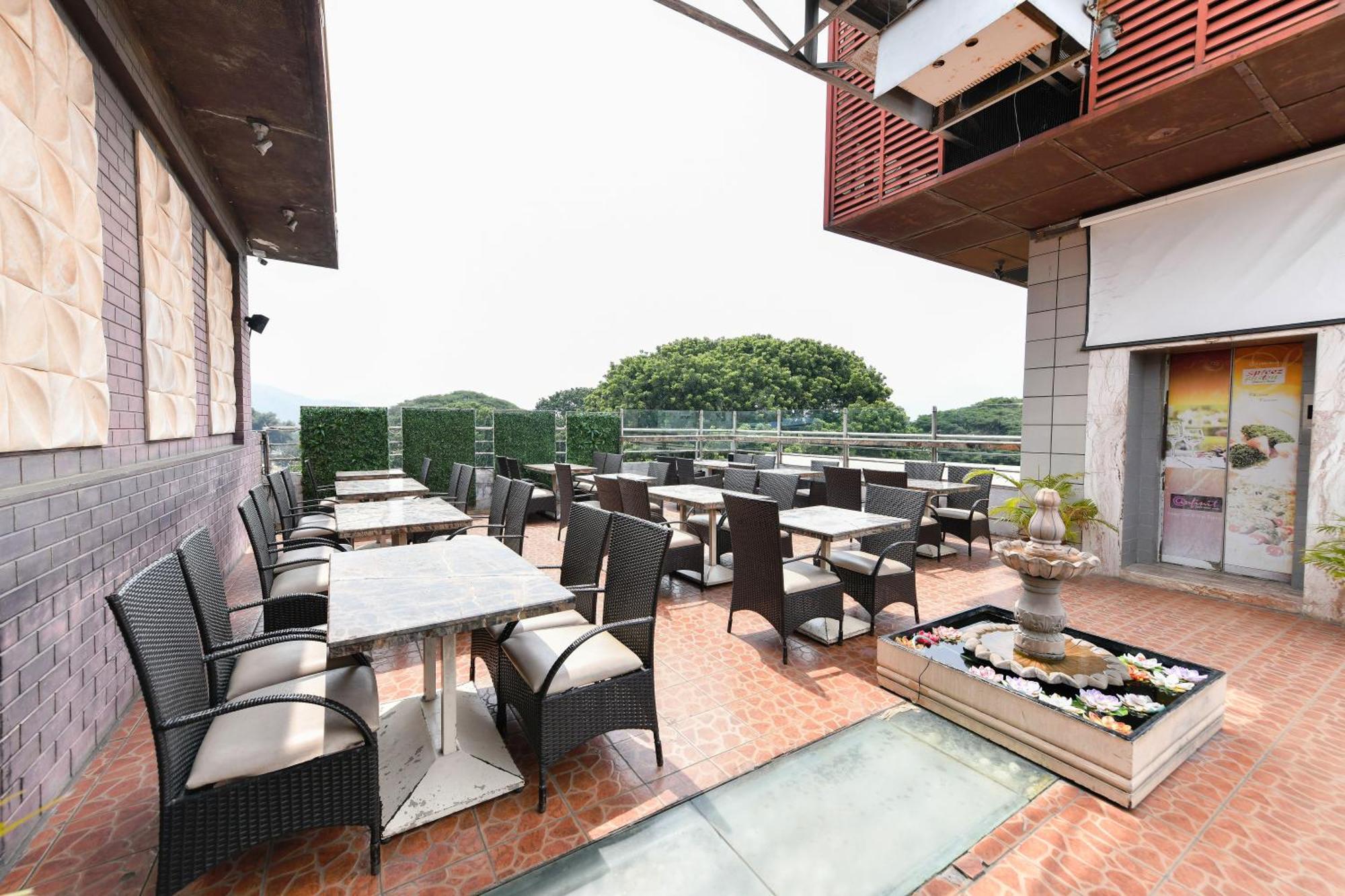 מייזור Hotel Roopa מראה חיצוני תמונה