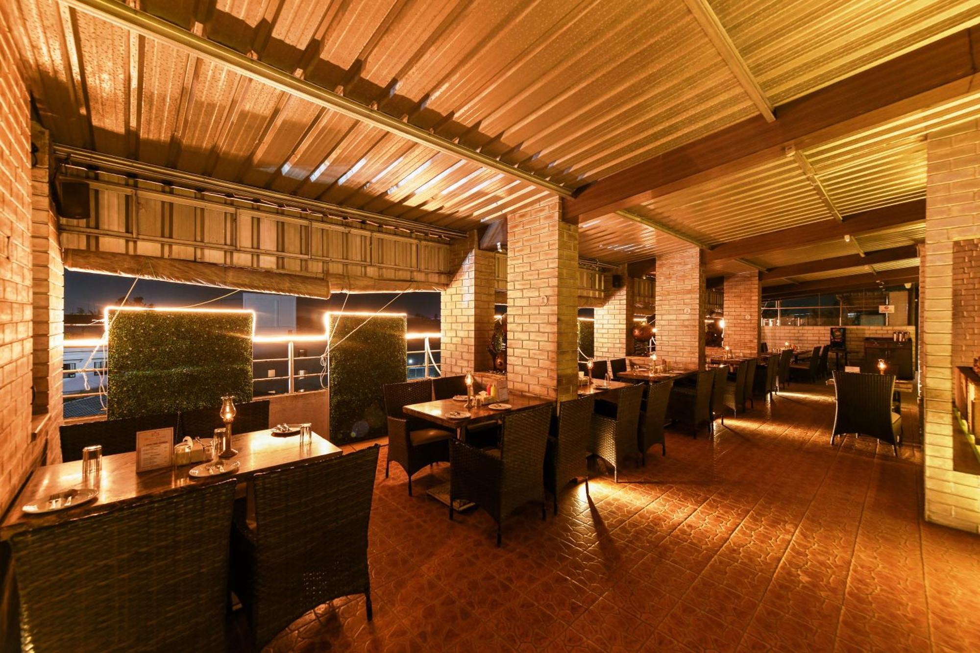 מייזור Hotel Roopa מראה חיצוני תמונה