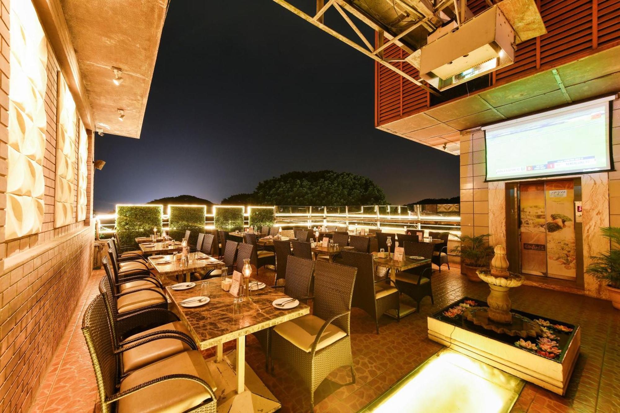 מייזור Hotel Roopa מראה חיצוני תמונה